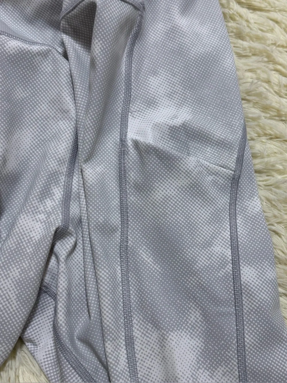 Athleta Salutation Stash Pocket Capri Leggings Light Grey Tie-Dye Print Size 2X - Picture 13 of 13